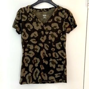 Mossimo Ladies V-Neck, Olive Cheetah print  Tee *